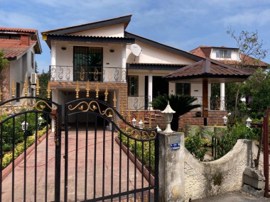 خرید ویلای 280 متری نیم پیلوت شهرکی در وازیوار نوشهر